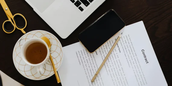 Como estruturar contratos seguros para coprodução digital
